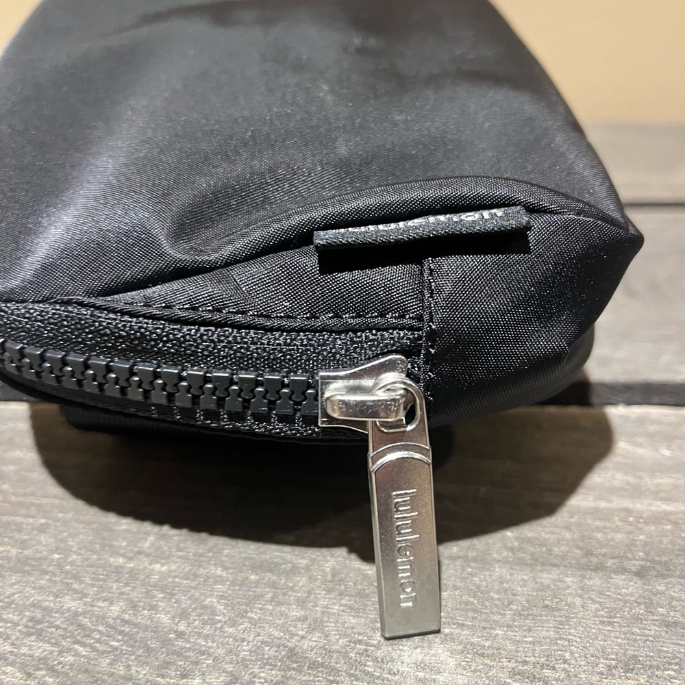 lululemon athletica Everywhere Belt Bag Mini -Black - Picture 4 of 15
